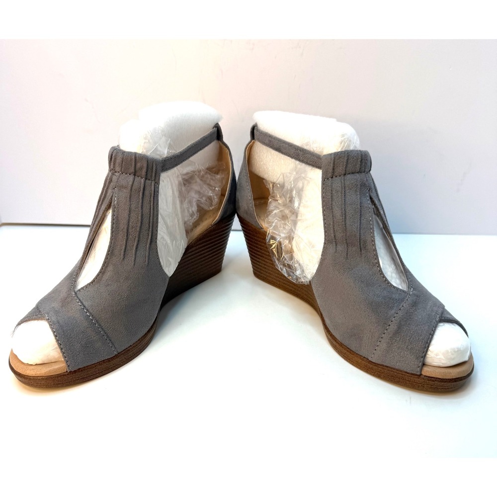 Journee Collection Women's Kedzie Wedge Sandals Grey Size‎ 5.5M NWT/BOX